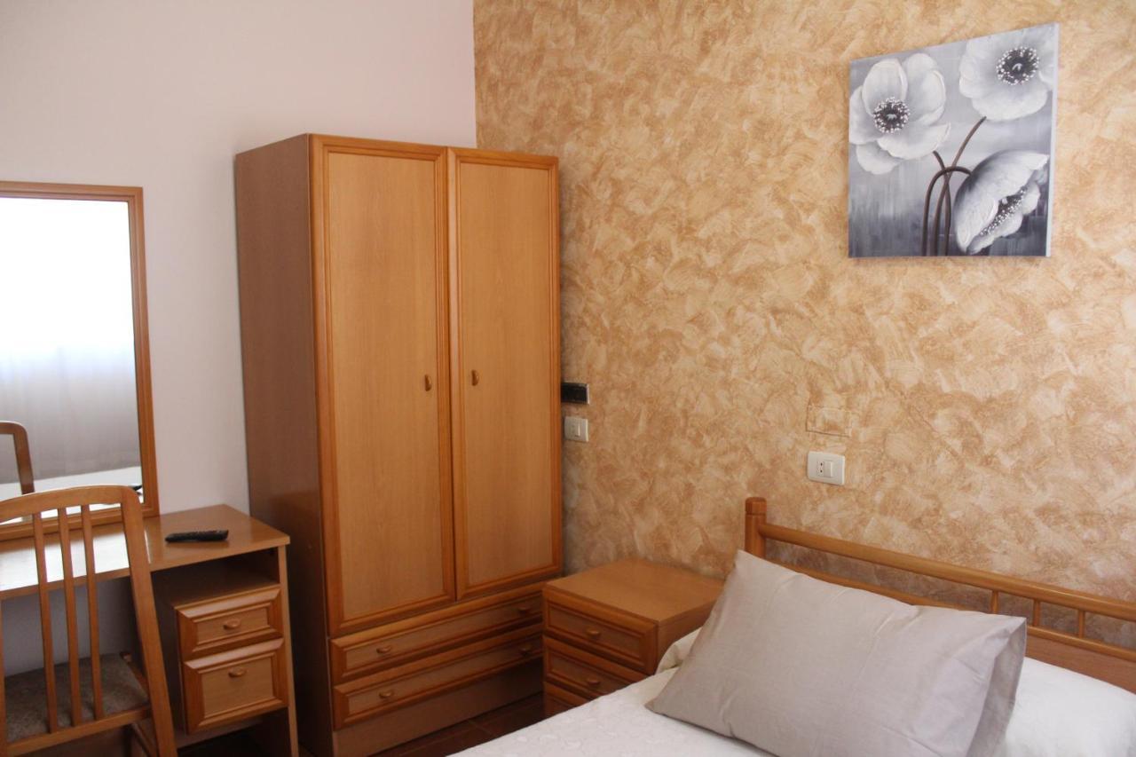 Meson Da Pedra Hotel Burela Bagian luar foto